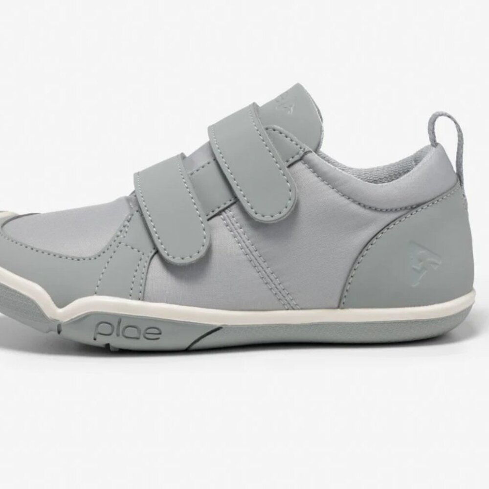 EUC  PLAE lucien sneakers in Limestone color size 1